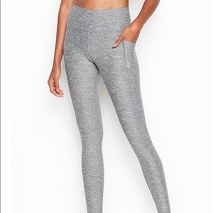 NWOT Victoria’s Secret essential leggings